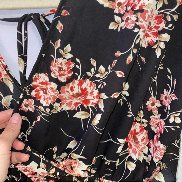 Torrid Large Blouse Size 0 Black and Red Floral - Picture 3 of 4